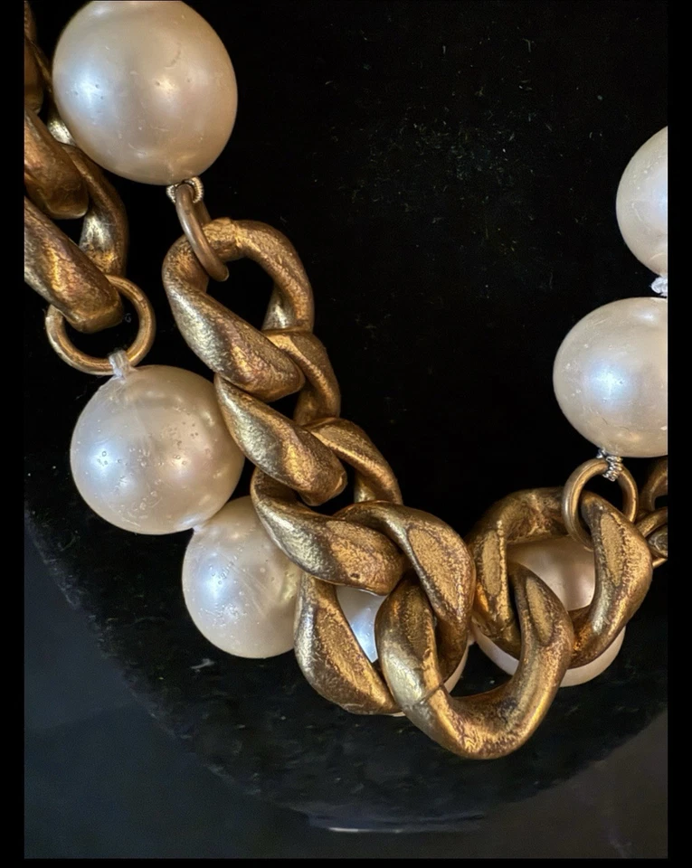Collar Chanel 1984 llamativo - cadena tono dorado - perlas sintéticas de gran tamaño raro Foto 4 de 4