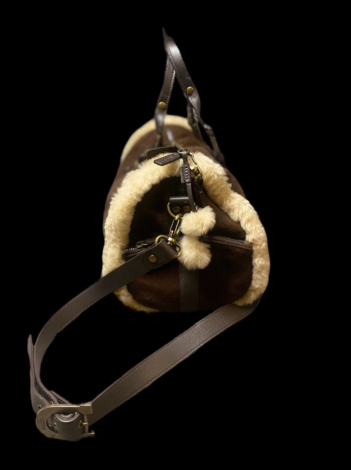 Cartera de lona UGG marrón oscuro con correa bandolera Foto 2 de 4