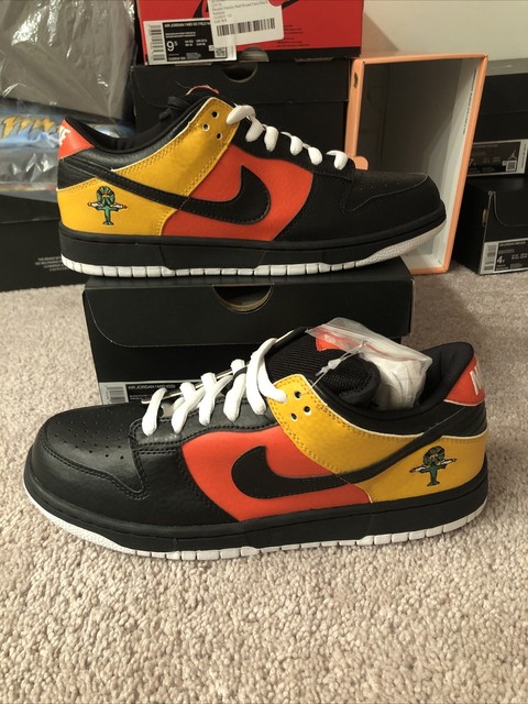 Size 9.5 - Nike SB Dunk Low Pro Raygun 2005 - 304292-803 for sale online | eBay