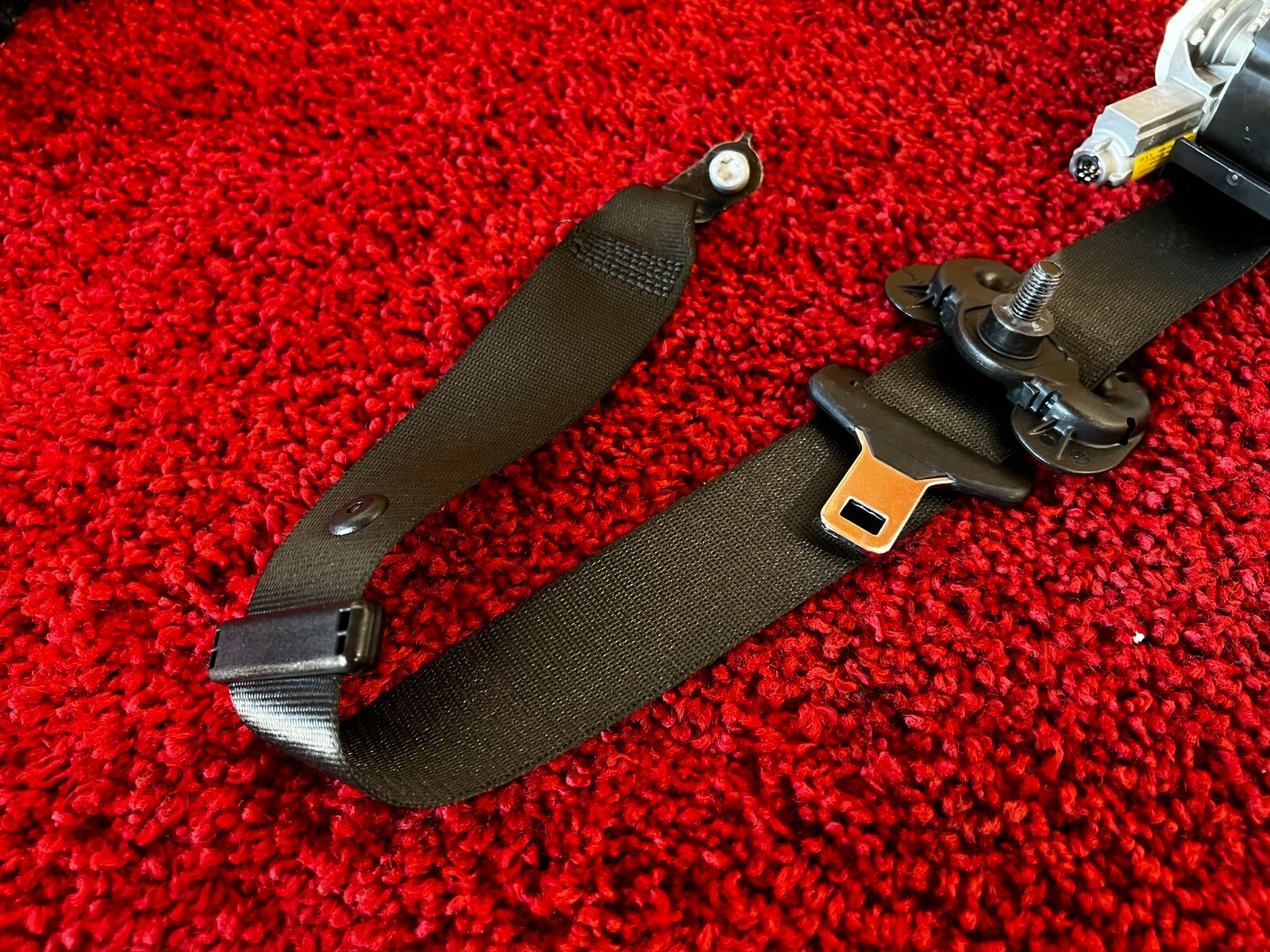 01-05 BMW 325i E46 Front Right Side Seat Belt Retractor 7008684 Black OEM