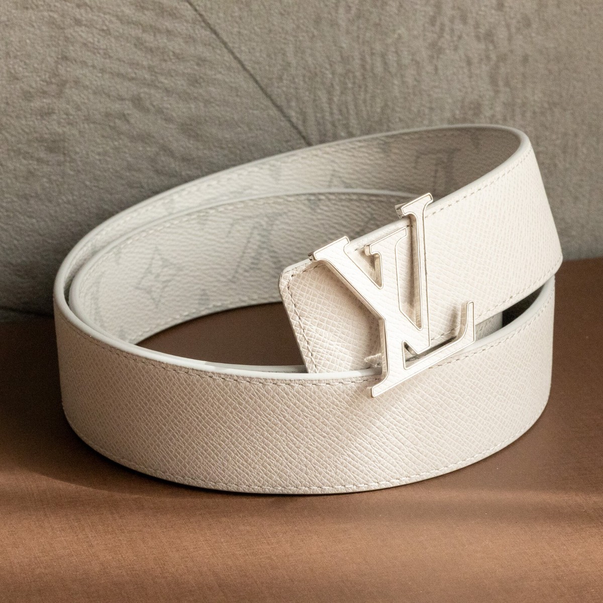 LOUIS VUITTON Ceinture Initiales Taigarama Reversible Belt LOUIS VUITTON Ceinture Initiales Taigarama Reversible Belt