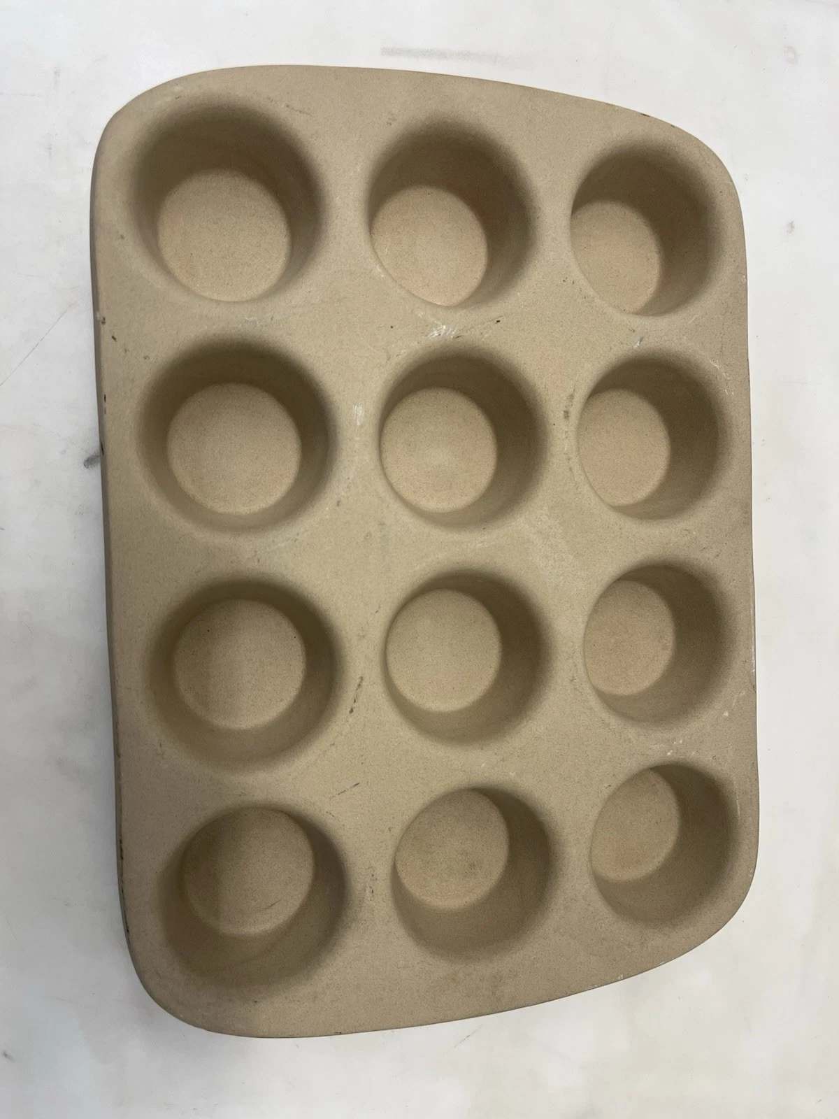 Pampered Chef Family Heritage Stoneware Cupcake Muffin Pan Classics Collection