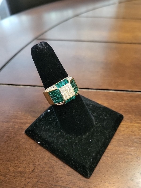 Gold Tone Green & Clear Crystal Ring Size 9 Missing Stone