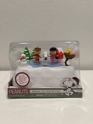 PEANUTS Holiday Musical Ice-Skating Rink, Snoopy, Charlie Brown, Lucy Figures 