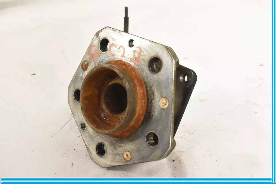 04-08 Maserati Quattroporte M139 Front Left or Right Spindle Knuckle Hub OEM
