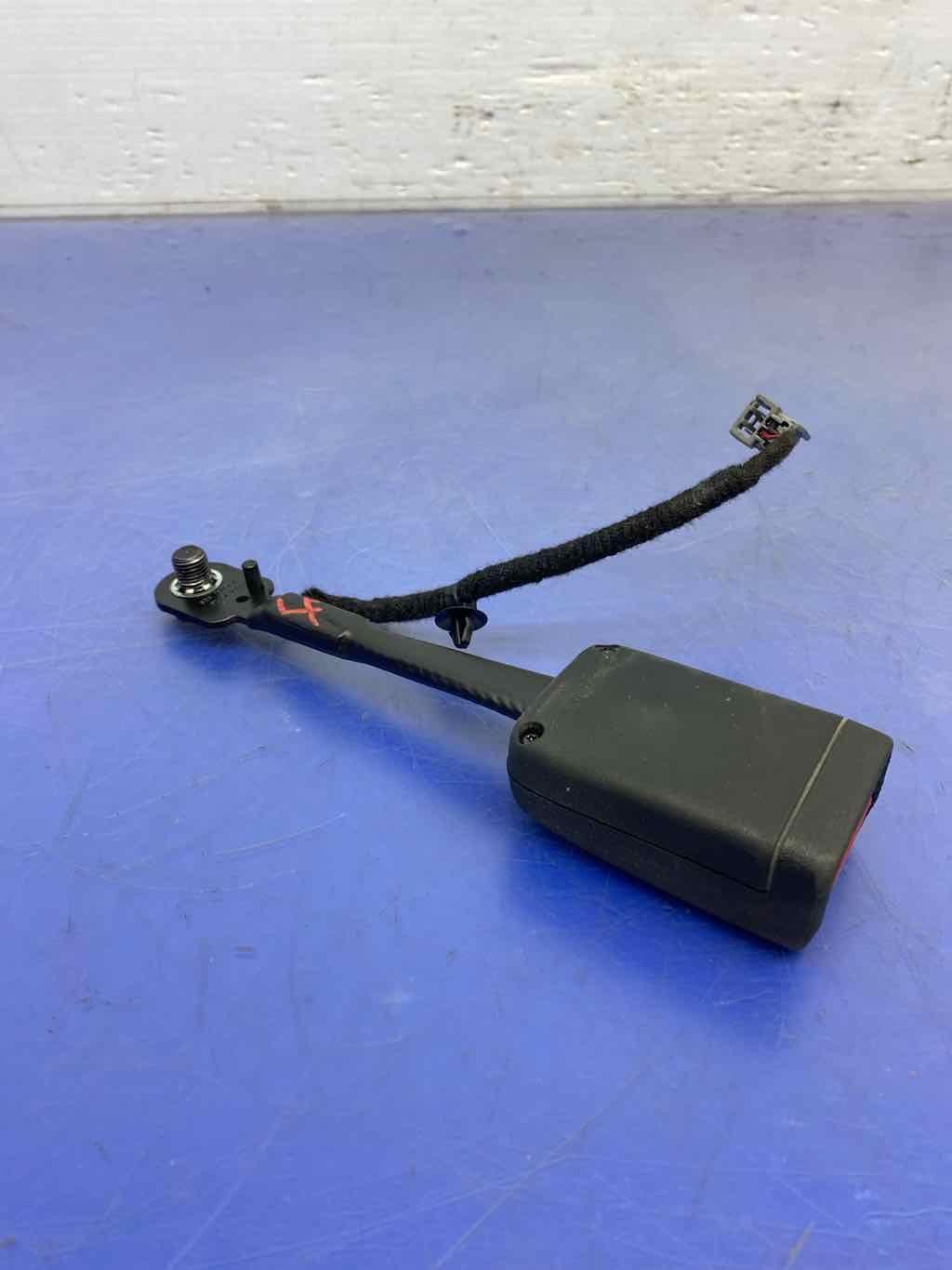 2017 - 2020 MASERATI LEVANTE M161 OEM FRONT LEFT SEAT BELT BUCKLE 6700629970