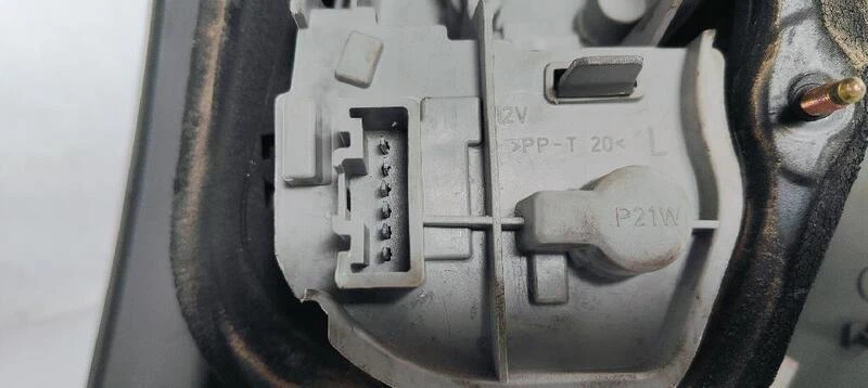 piloto trasero izquierdo para TOYOTA COROLLA VERSO (E12) 2.0D4D 115 2001 162110 - Imagen 4 de 4