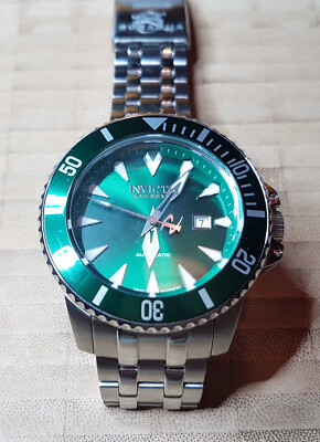 Invicta Reserve Subaqua, 300 M wasserdicht , Swiss ETA 2824-2 Automatik , grün