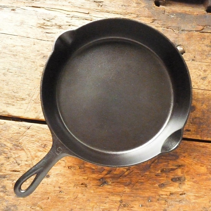 Antique GRISWOLD Cast Iron SKILLET Frying Pan # 9 LARGE SLANT LOGO - Ironspoon