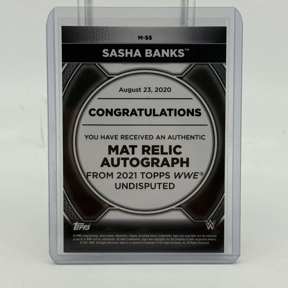 2021 TOPPS WWE БЕССПОРНЫЙ ЗЕЛЕНЫЙ ГИГАНТСКИЙ КОВРИК SASHA BANKS РЕЛИКВИЯ С АВТОГРАФОМ 32/50 - Изображение 2 из 2