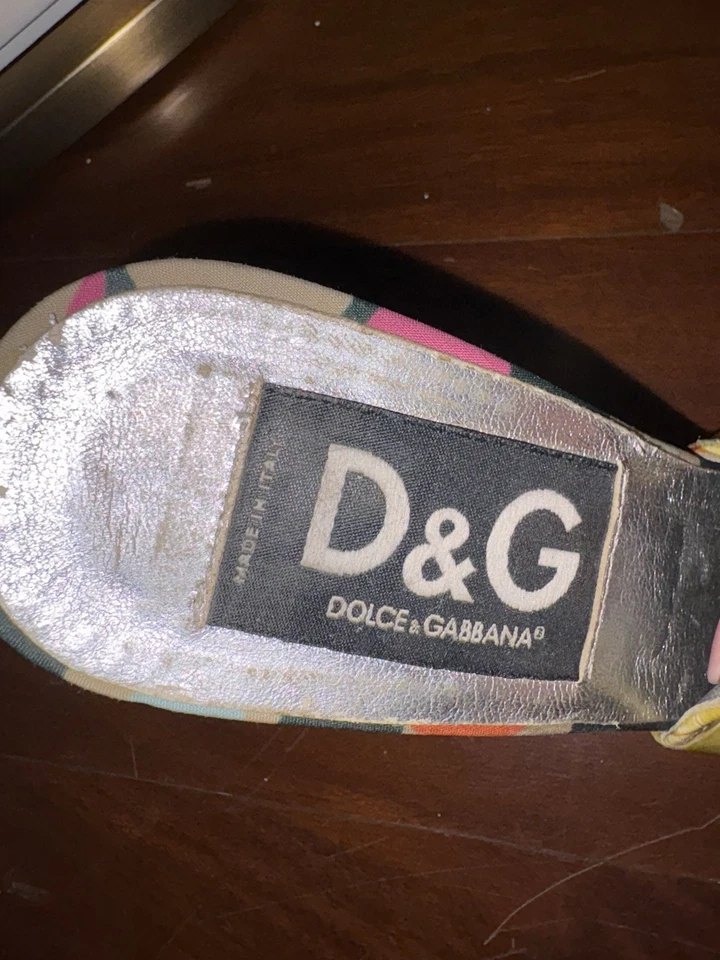 Bombas Dolce Garden Dolce & Gabbana verde lima texturizadas vintage Foto 3 de 4