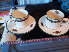 1992 THE CELLAR O'TANNENBAUM Christmas 4 DEMITASSE CUPS & SAUCERS MACYS Crazing