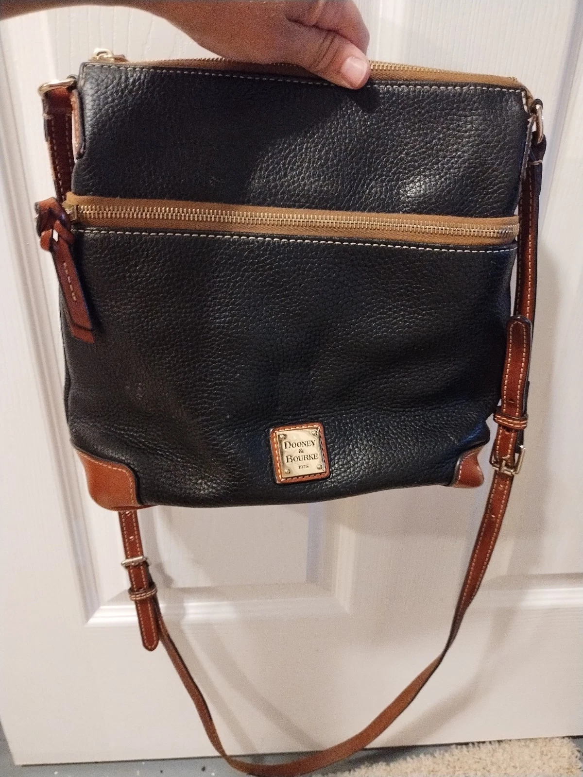 Borsa a tracolla grande Dooney & Bourke serie 1975 pelle ciottoli