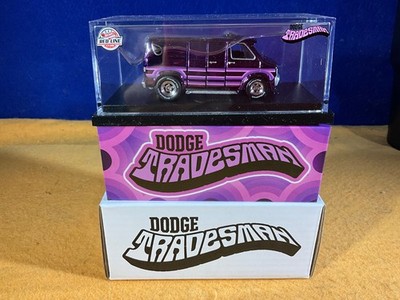 Q13-34 HOT WHEELS RED LINE CLUB - DODGE TRADESMAN VAN - 2022 - METALLIC PURPLE