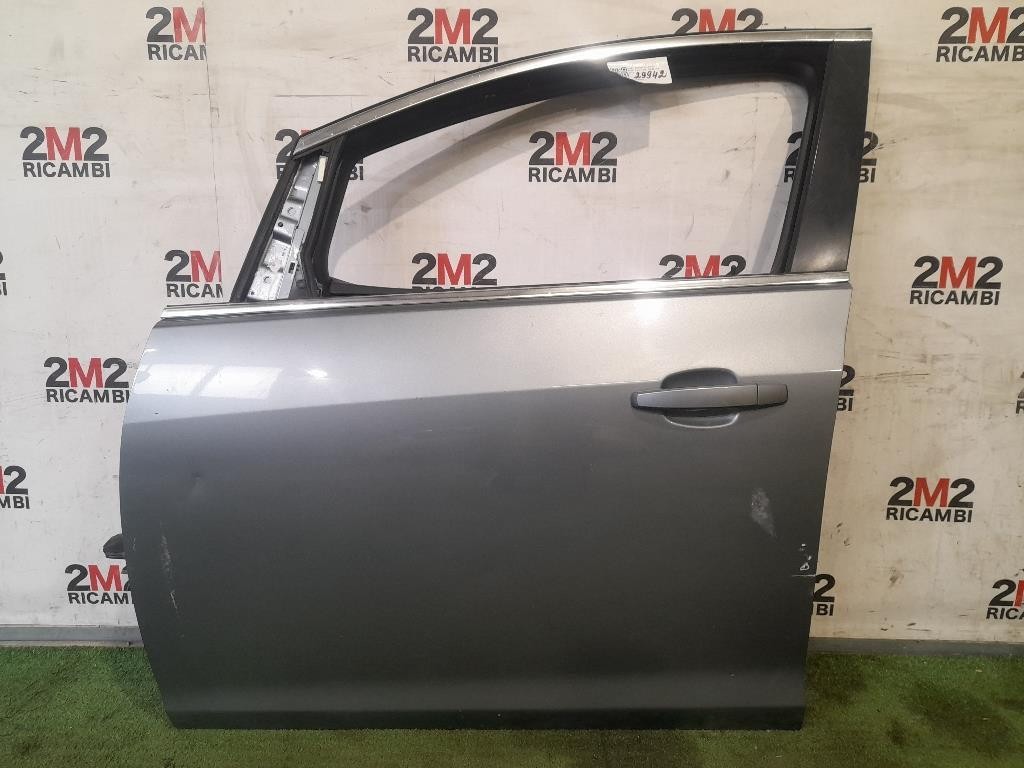 PORTIERA ANTERIORE SINISTRA PER OPEL Astra J 13330765 B16DTH (09>)