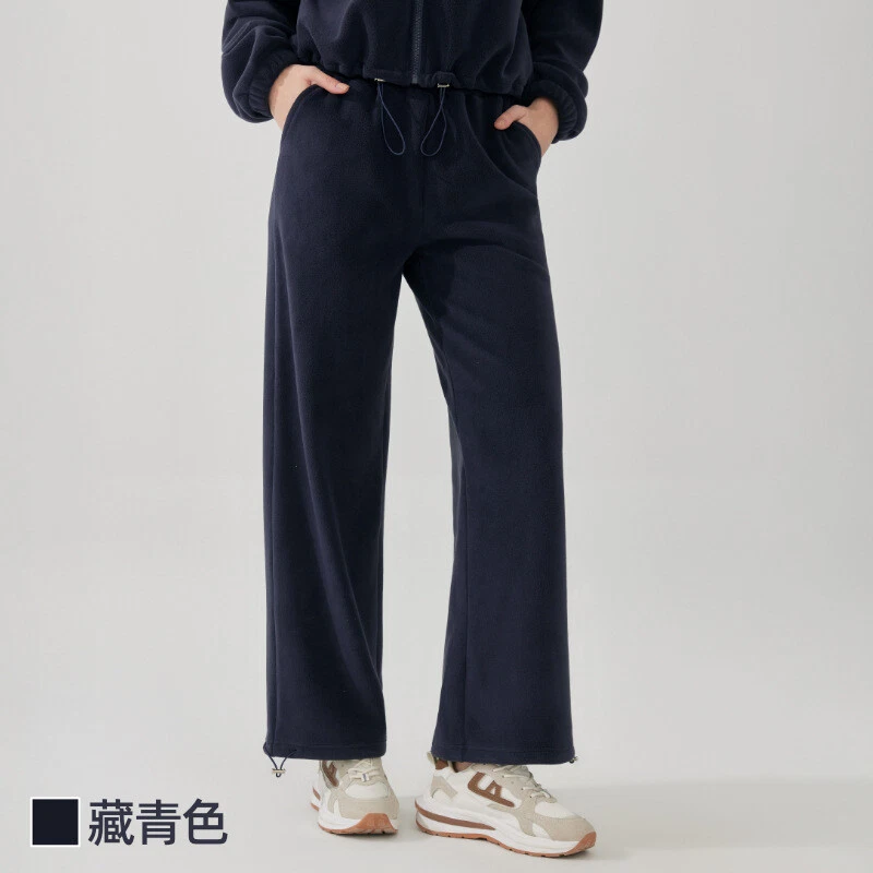 Pantalones deportivos Alo de cachemir para dama Foto 3 de 4