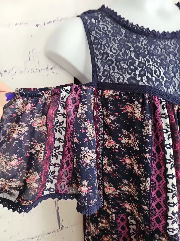 Vestido de ombro frio boho sem palavras plus 3X jugo de renda multicolorido forrado de chiffon - Imagem 2 de 4