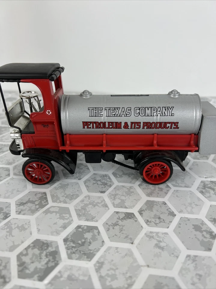 2 Retype Texas Company Tankers 39 Dodge/1910 Mack Banks W/keys - Image 4 of 4