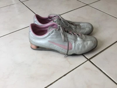 Baskets NIKE pointure 39 gris/rose - Photo 1/4