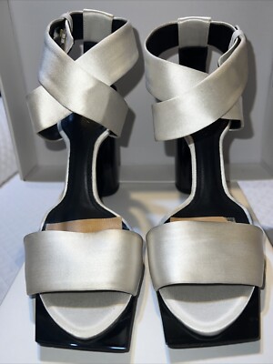 Calvin Klein Collection Size 6 Retail Price 490