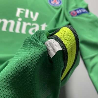 PSG - Ce très coloré maillot des gardiens du temple