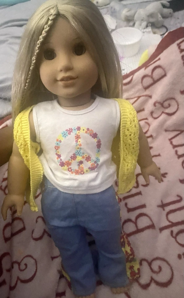 Muñeca American Girl Julie Albright 2012 rubia, ojos marrones, 18 pulgadas con atuendo Foto 3 de 4