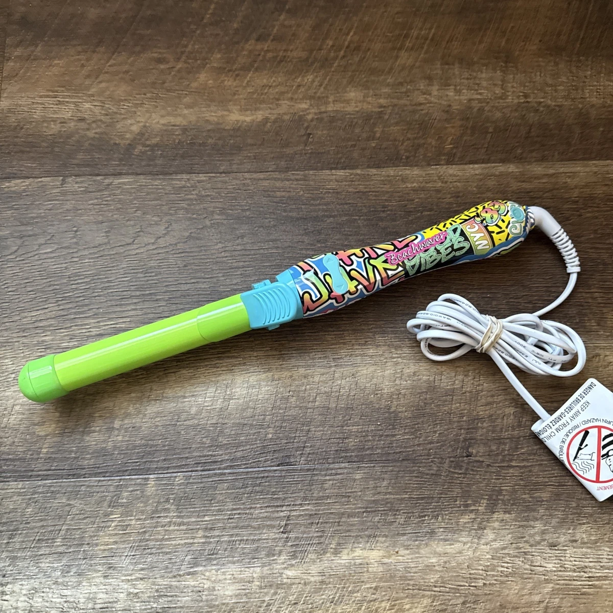 beachwaver bw164 graffiti hair curler Beachwaver B1 Review: Easy-to-Use Rotating Curling Iron | WIRED main image 3
