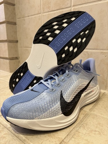 Scarpa da corsa Nike Pegasus Plus alluminio blu ghiaccio FQ7261-402 Flyknit taglia 11 W 9,5 M - Foto 2 di 5