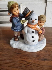 VTG, 1999, Berta Hummel, Goebel, "Crowning Touch" BH 82, Winter, Family, Snow!