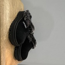 SKECHERS Women's Faux Fur Lined Suede Slip-On Slippers Black Size 8 Comfort