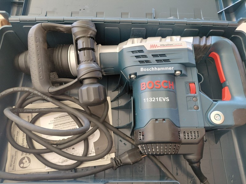 Bosch 11321EVS SDS-Max Demolition Hammer with Ground Rod Bit! NICE!!!