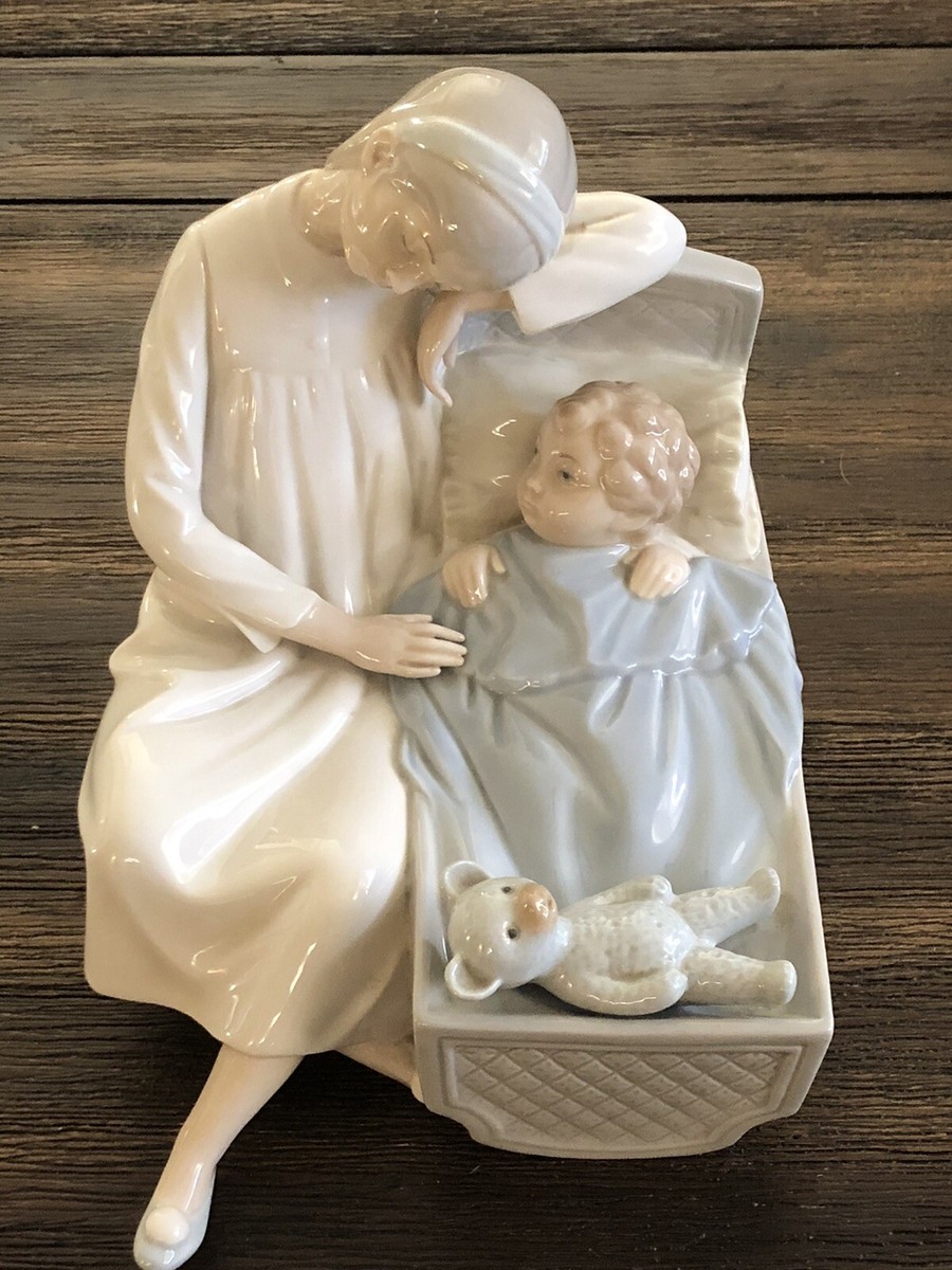 Lladro NAO large figure porcelain mother, child and teddy bear