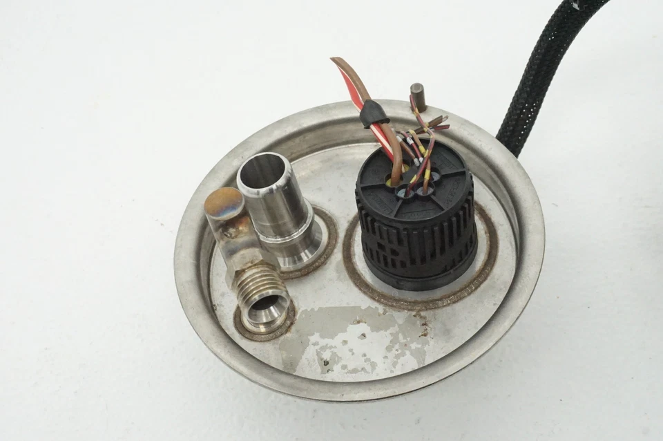 BMW 328i 2015-2016 tanque de combustible de gas montado lado derecho bomba de combustible 7194207 OEM Foto 3 de 4