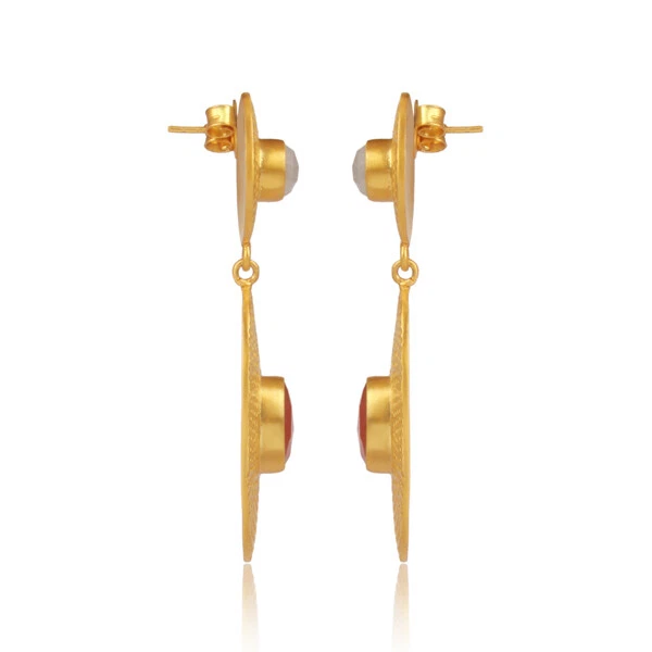 Pendientes enchapados en oro hechos a mano con piedras preciosas de ónix rojo con piedra lunar arco iris para mujer Foto 3 de 4