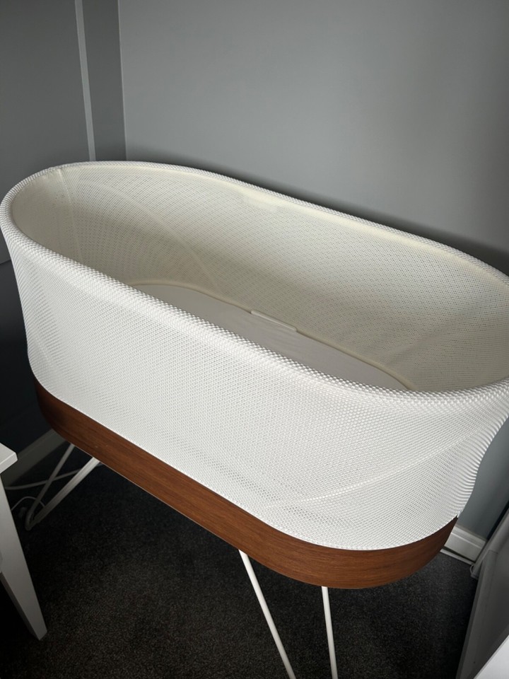 Happiest Baby Snoo Smart Sleeper Baby Cot eBay