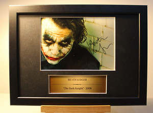 HWC Trading A4 Heath Ledger Joker The Dark Knight – Photo Signée Encadrée Autographe Style – Cadeau Idéal Pour Fans Cinéma