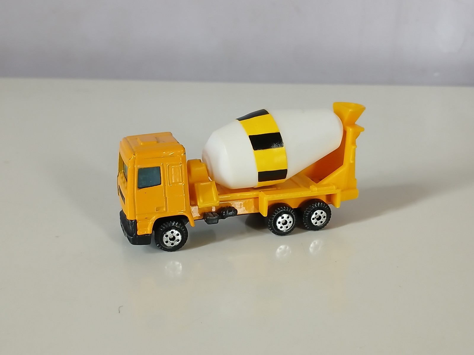 Foto 1 di 3