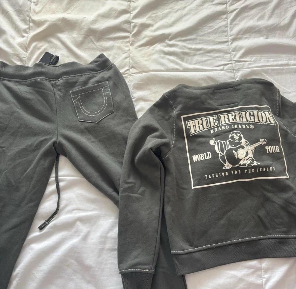 Conjunto de moletom e jogger feminino True Religion - Imagem 2 de 3