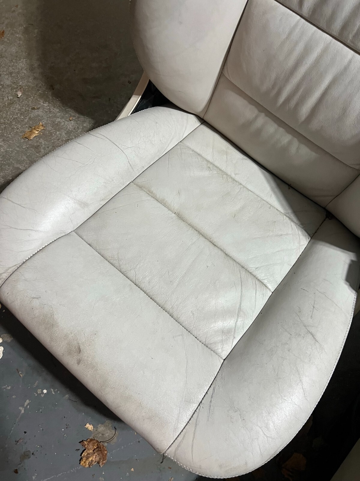 OEM BMW E24 Front Driver / Passenger Comfort Seats Lotus White box & Perl Biege