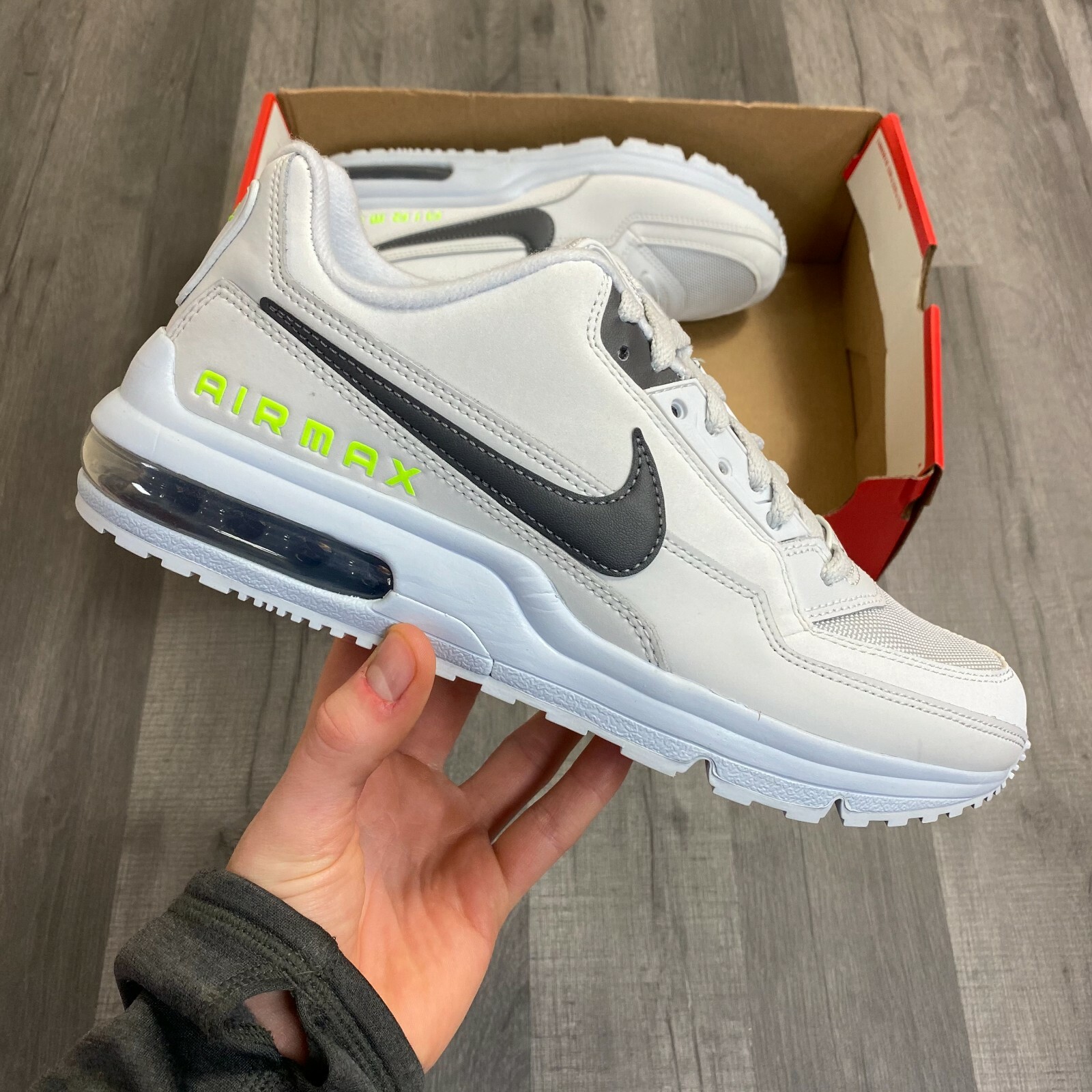 mens nike trainers size 7