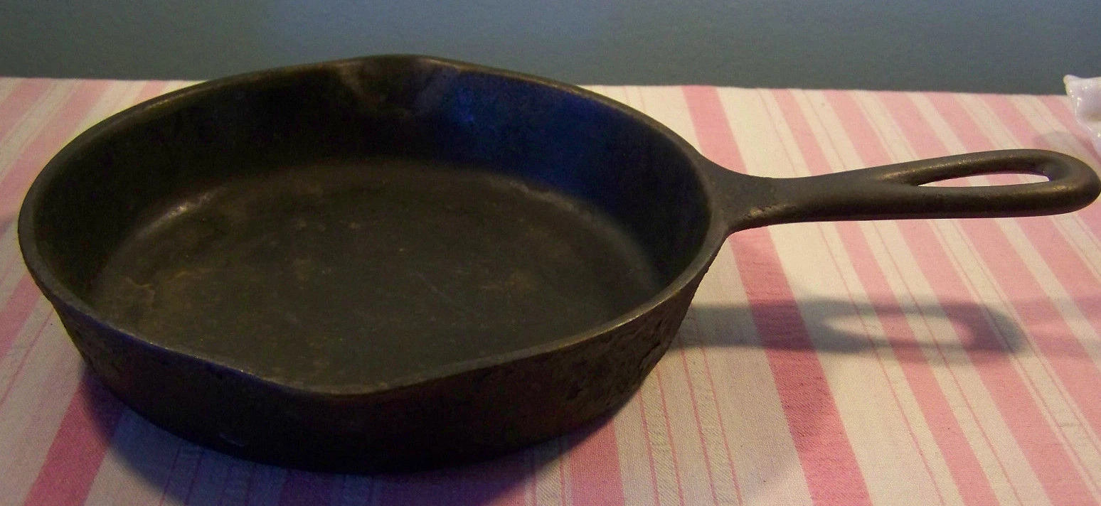 Vintage Wagner Ware Sidney #3 Cast Iron Skillet Pan USA 6 1/2"