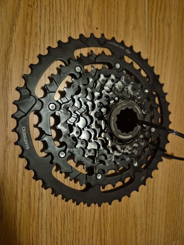 Shimano CUES CS-LG300-9 Link Glide 9-Speed 11-46T Cassette - take off