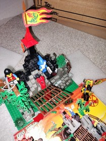 LEGO Castle: Dark Dragon's Den (6076) With Instruction Manual.
