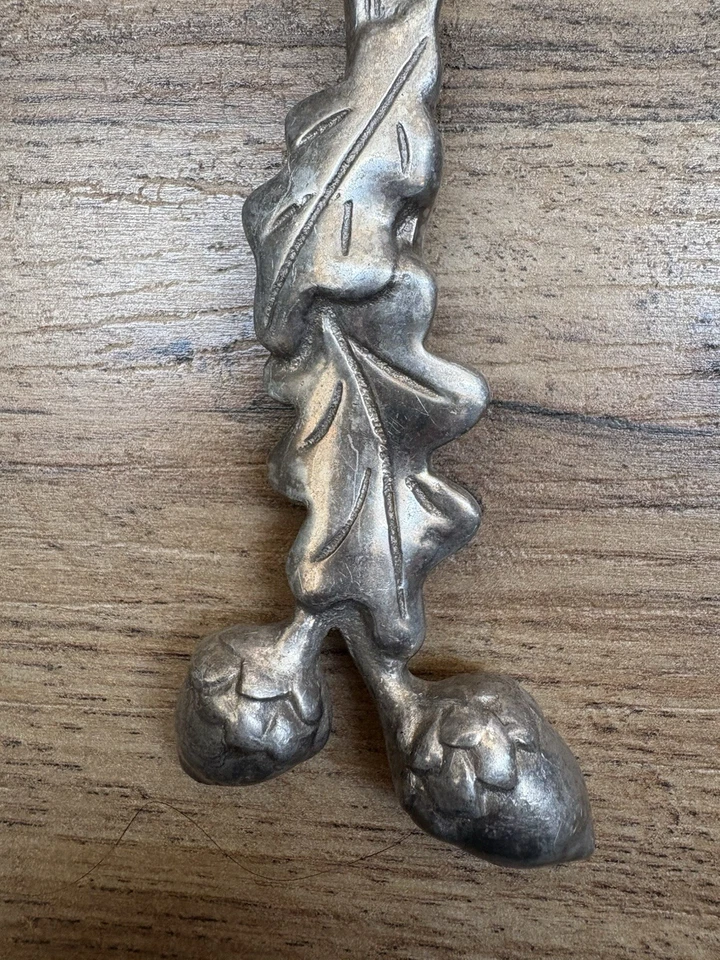 Дубовый лист и желудь серебристого тона сервировочная ложка винтажный MCM сделано в Индии - Изображение 4 из 4