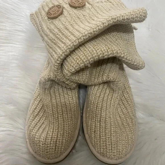 UGG Crema Acogedora Tejido Suéter Botón Botas Talla 7 Foto 3 de 4