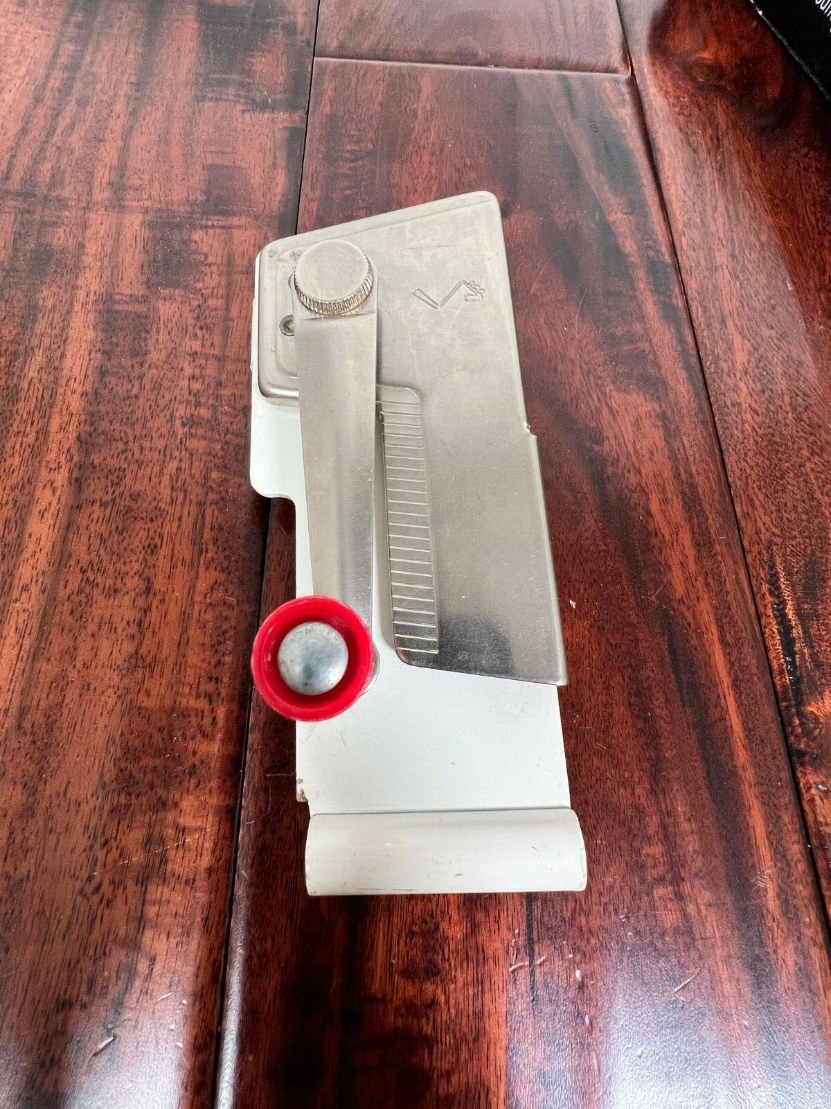 Swing Away Handle Wall Mount Manual Can Opener Vintage White & Silver