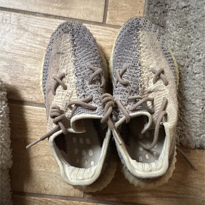 Yeezy 350 V2 Ash Pearl size 6.5 very good condition fits size 7-9