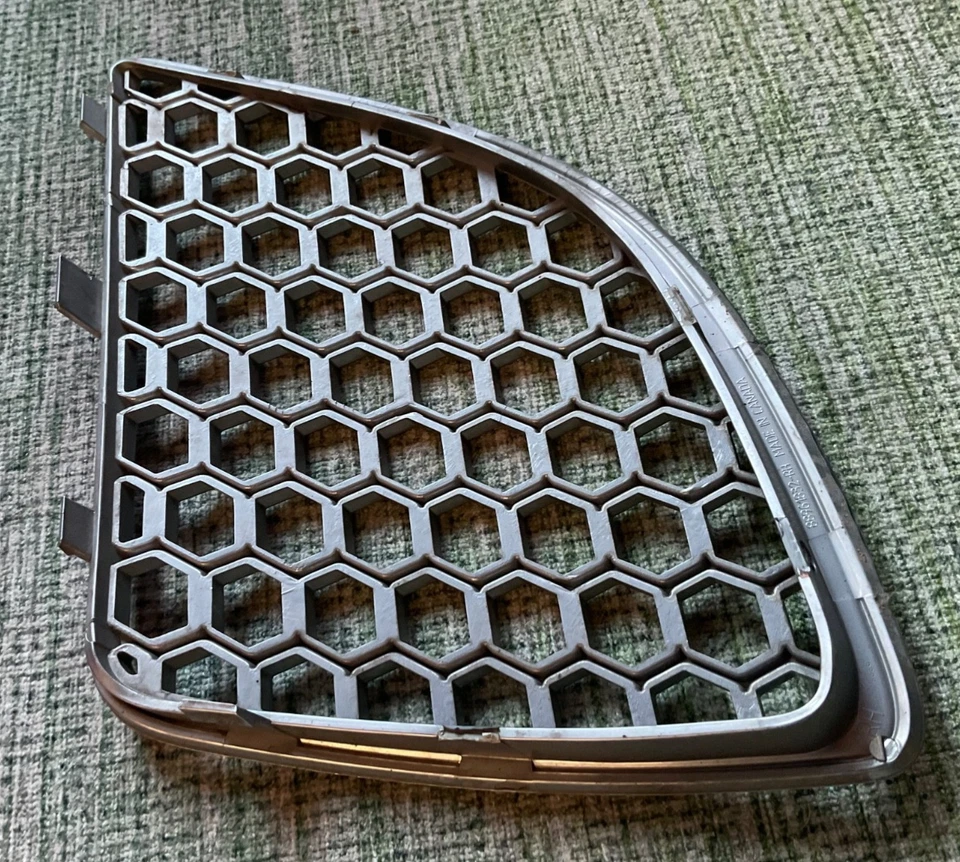 Par de inserciones de parrilla Pontiac Grand Prix GTP 2004-2008 edición especial Foto 4 de 4