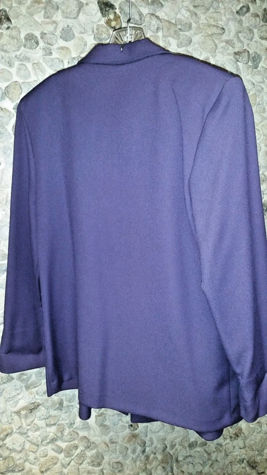  Fire Islander women's purple 2 pc.skirt set sz.14skirt sz.12 jacket only $22.00 - Imagem 3 de 4