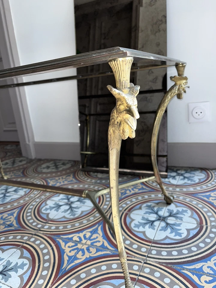 Maison CHARLES Table basse en bronze doré supportée par 4 pieds en forme de coq - Photo 4/4